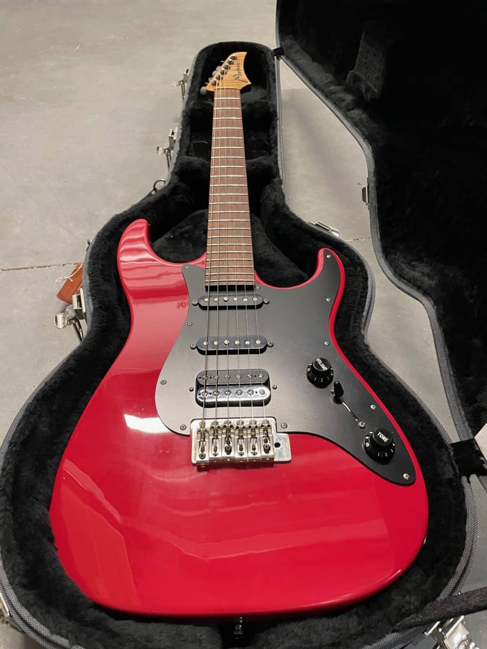 MARCHIONE DAKOTA RED VT Torrefied Poplar and Maple, Rosewood Fingerboard, Tone Specific Pickups