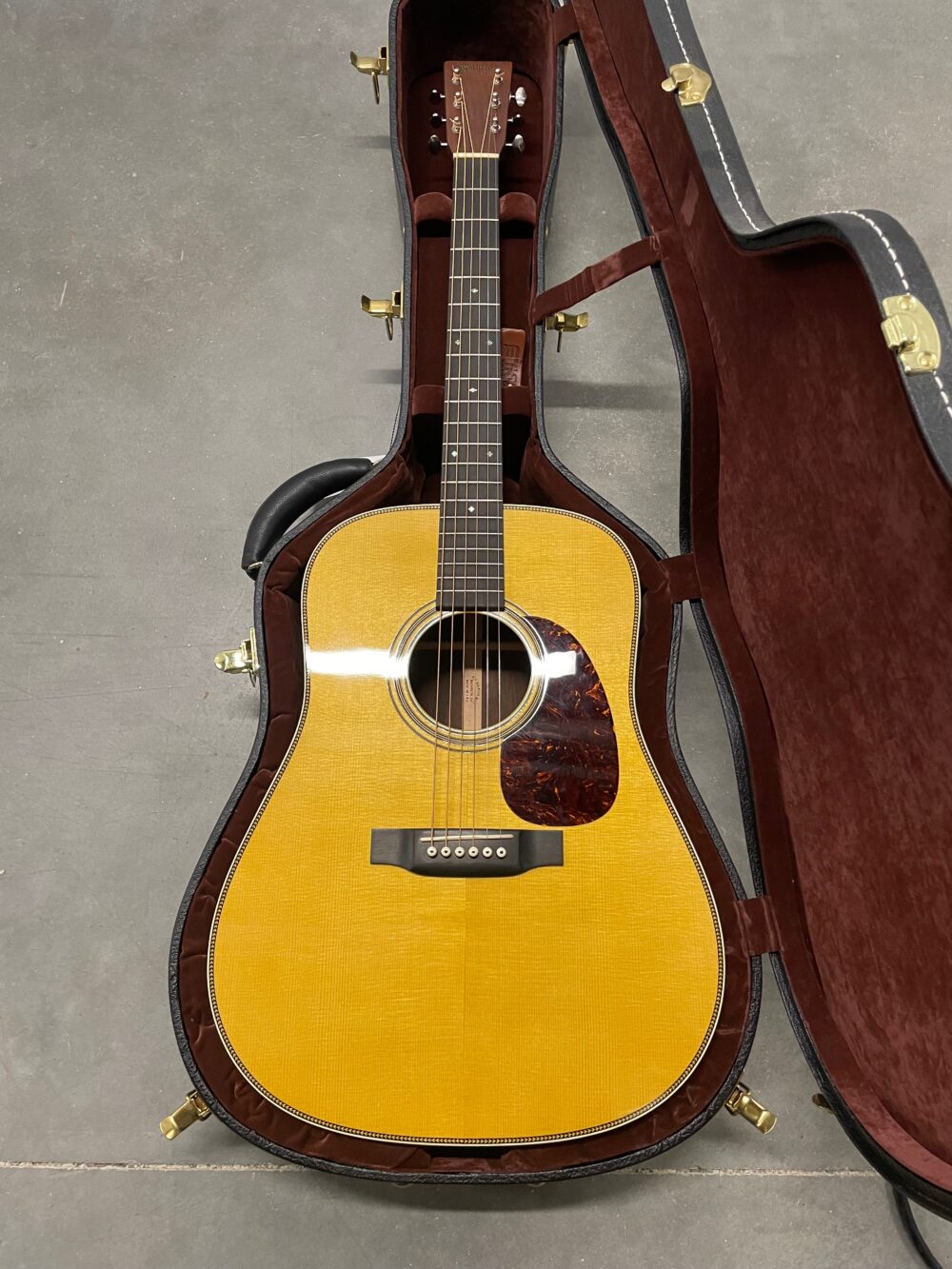 Martin D28 - Gloss Madagascar - Image 2
