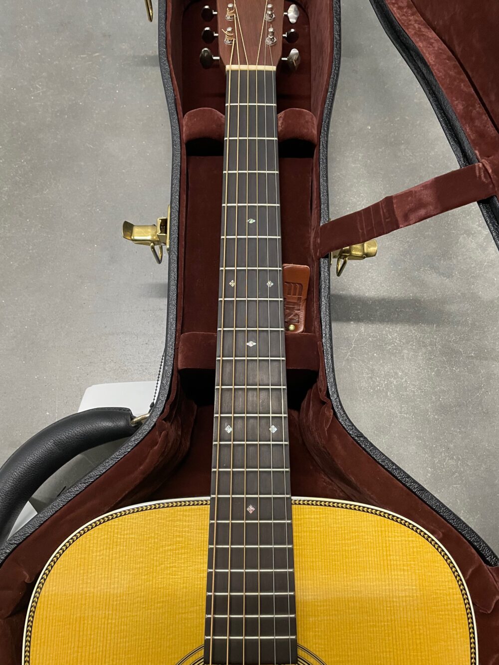 Martin D28 - Gloss Madagascar - Image 4