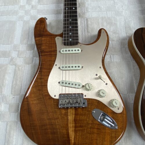 Fender Custom Shop Artisan Koa Stratocaster-2018