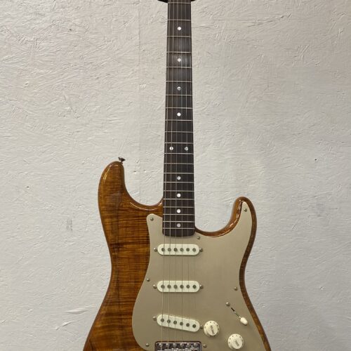Fender Custom Shop Artisan Koa Stratocaster-2018